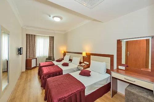 איסטמבול La Garden Hotel לינה וארוחת בוקר